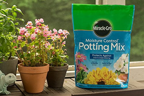 Miracle-Gro Moisture Control Potting Mix, 16 qt. - Image 4